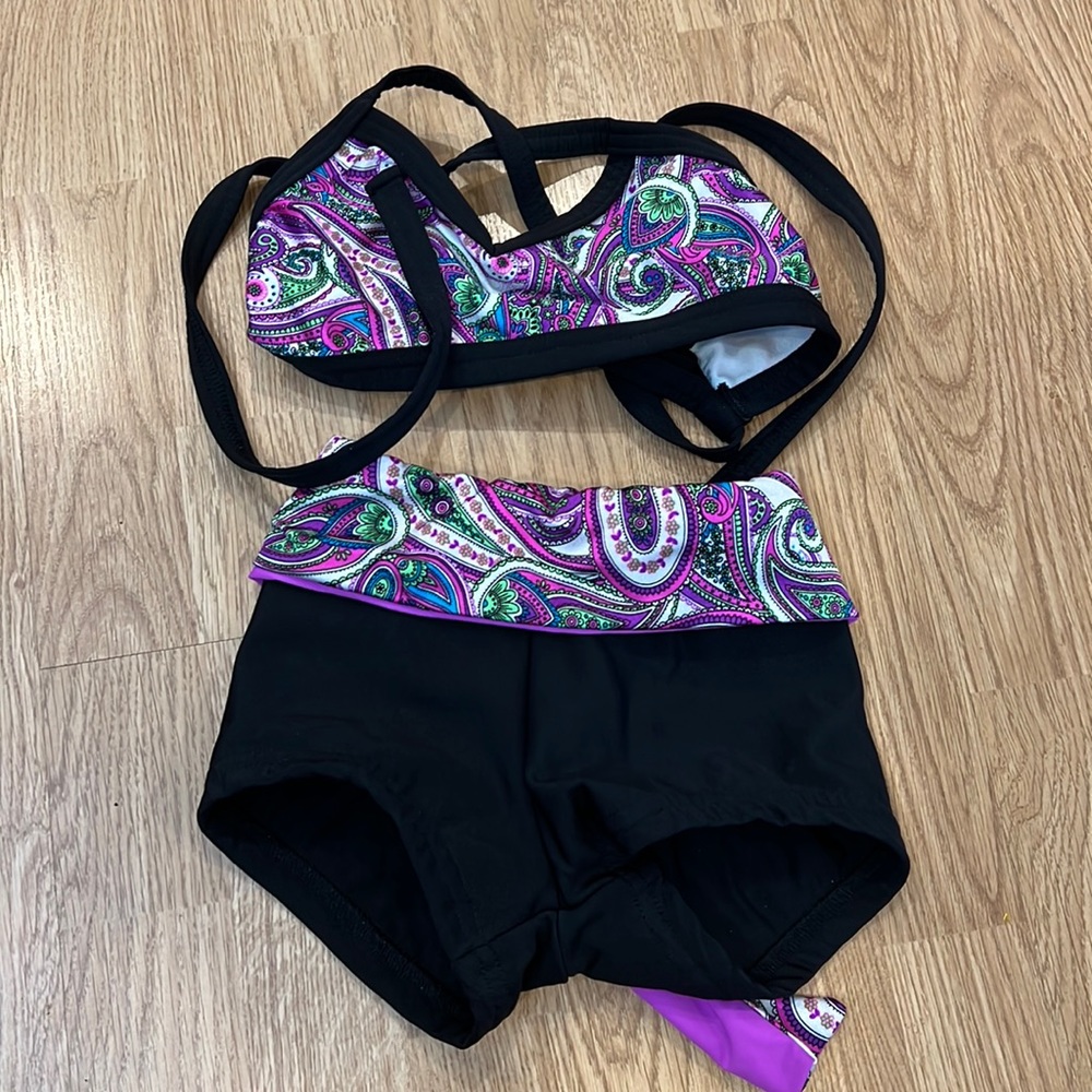 Details dancewear top child M bottoms child L fits like a 6-8